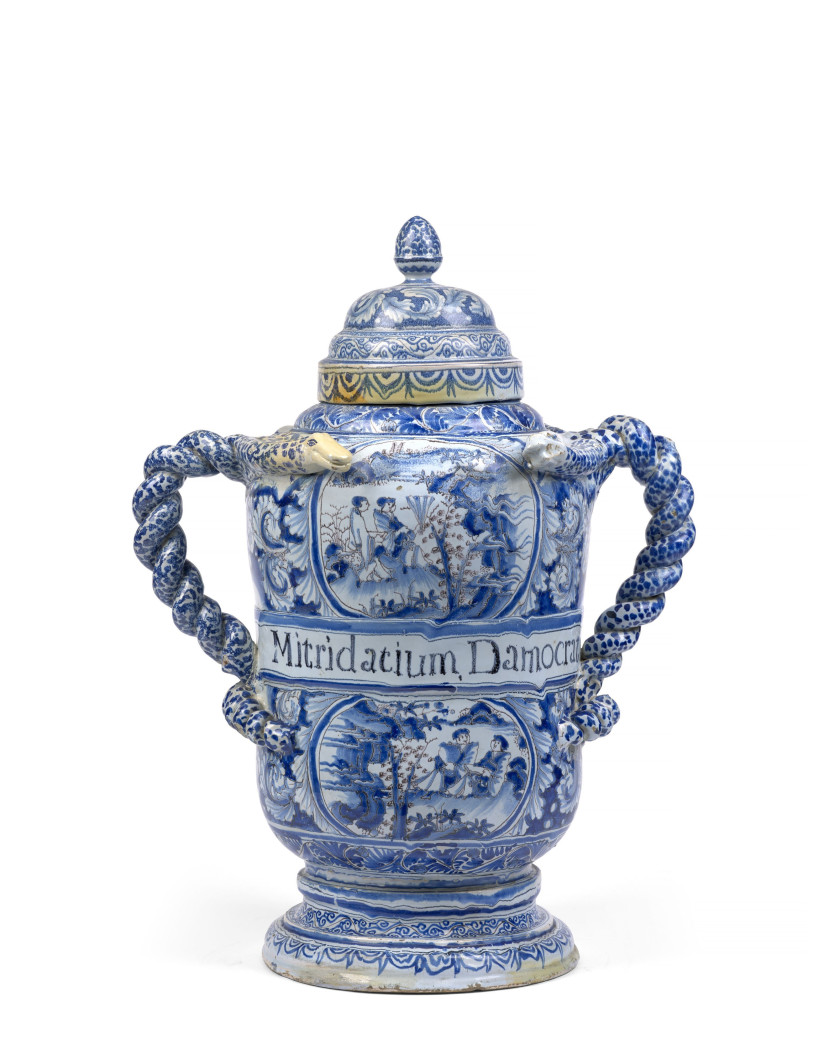 VASE D'APOTHICAIRERIE COUVERT EN FAÏENCE DE NEVERS DE LA FIN DU XVIIe SIÈCLE Vers 1680