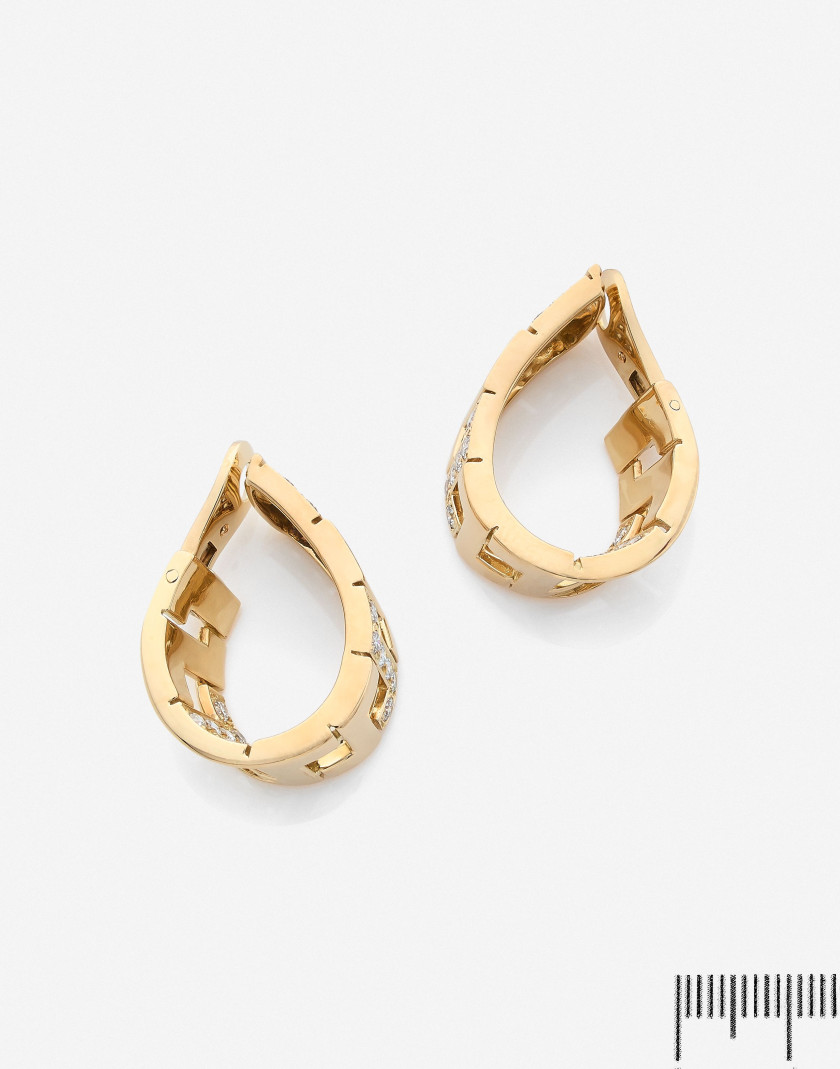 CARTIER  Paire de clips d'oreilles "Olympe"