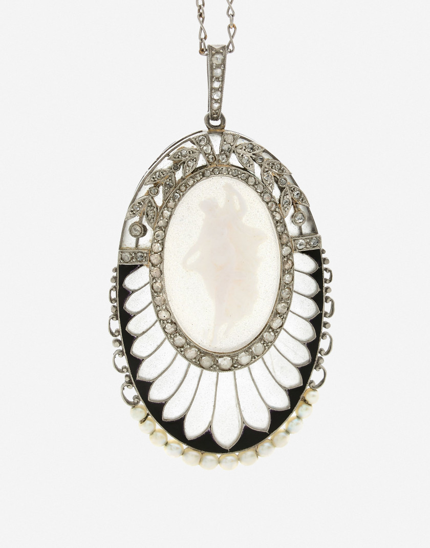 Pendentif et chaîne