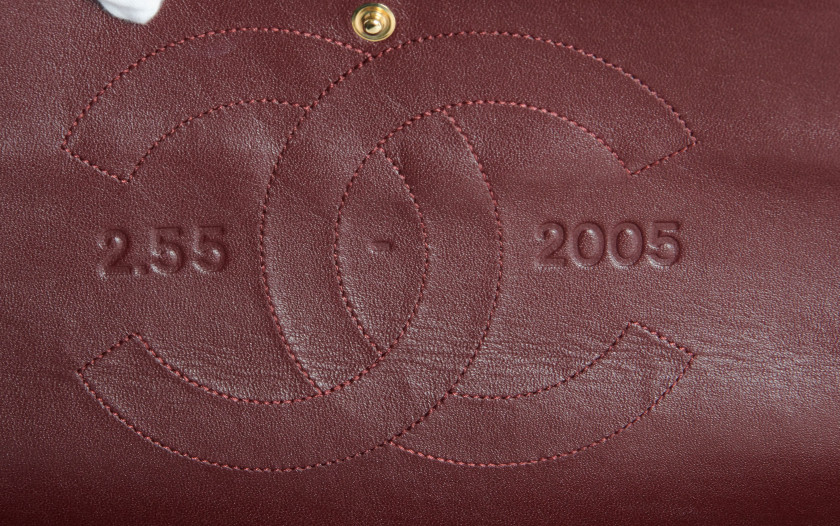 CHANEL Édition Limitée Anniversaire 1955-2005 2005-2006  Sac 2.55  Cuir matelassé vieilli noir Garniture métal doré...