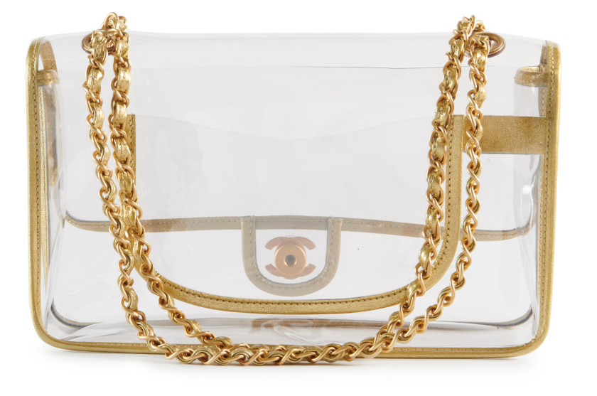 CHANEL Édition Limitée 2006-2008  Sac à rabat  Vinyle transparent et cuir doré Garniture métal doré chromé Dimension...