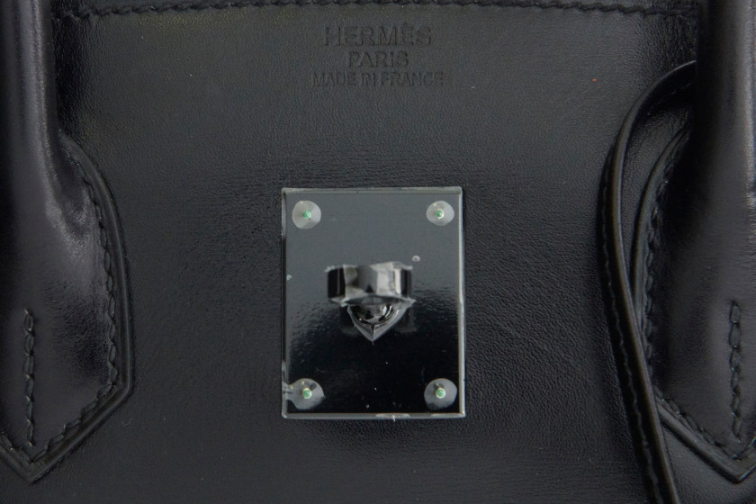 HERMÈS Édition Limitée 2011  Sac BIRKIN SO BLACK 35  Box noir Garniture métal chromé noir (comme neuf, plastiques su...