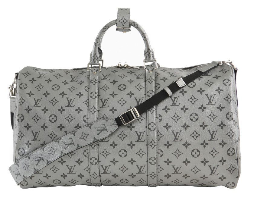 LOUIS VUITTON Édition Limitée 2017  Sac KEEPALL 50  Toile Monogram argentée et noire Garniture métal argenté Anse ba...