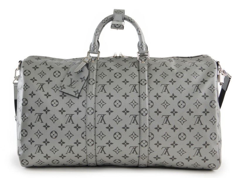 LOUIS VUITTON Édition Limitée 2017  Sac KEEPALL 50  Toile Monogram argentée et noire Garniture métal argenté Anse ba...