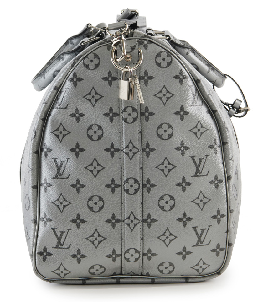 LOUIS VUITTON Édition Limitée 2017  Sac KEEPALL 50  Toile Monogram argentée et noire Garniture métal argenté Anse ba...