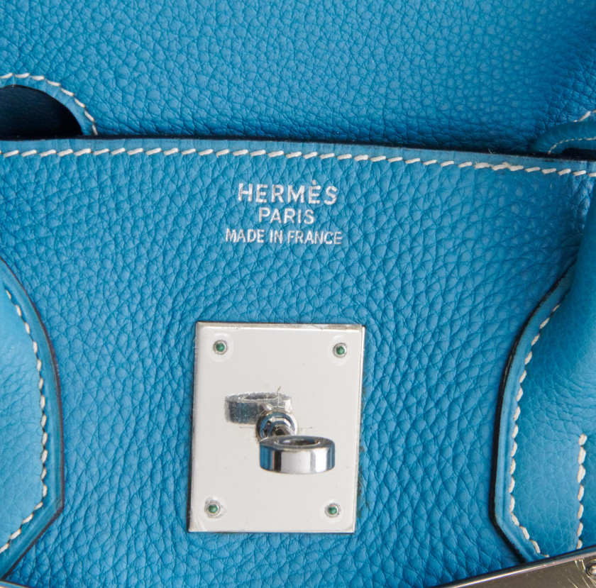 HERMÈS 2003  Sac BIRKIN 35  Veau Togo bleu Piqué sellier blanc Garniture métal argenté palladié  BIRKIN 35 bag B...