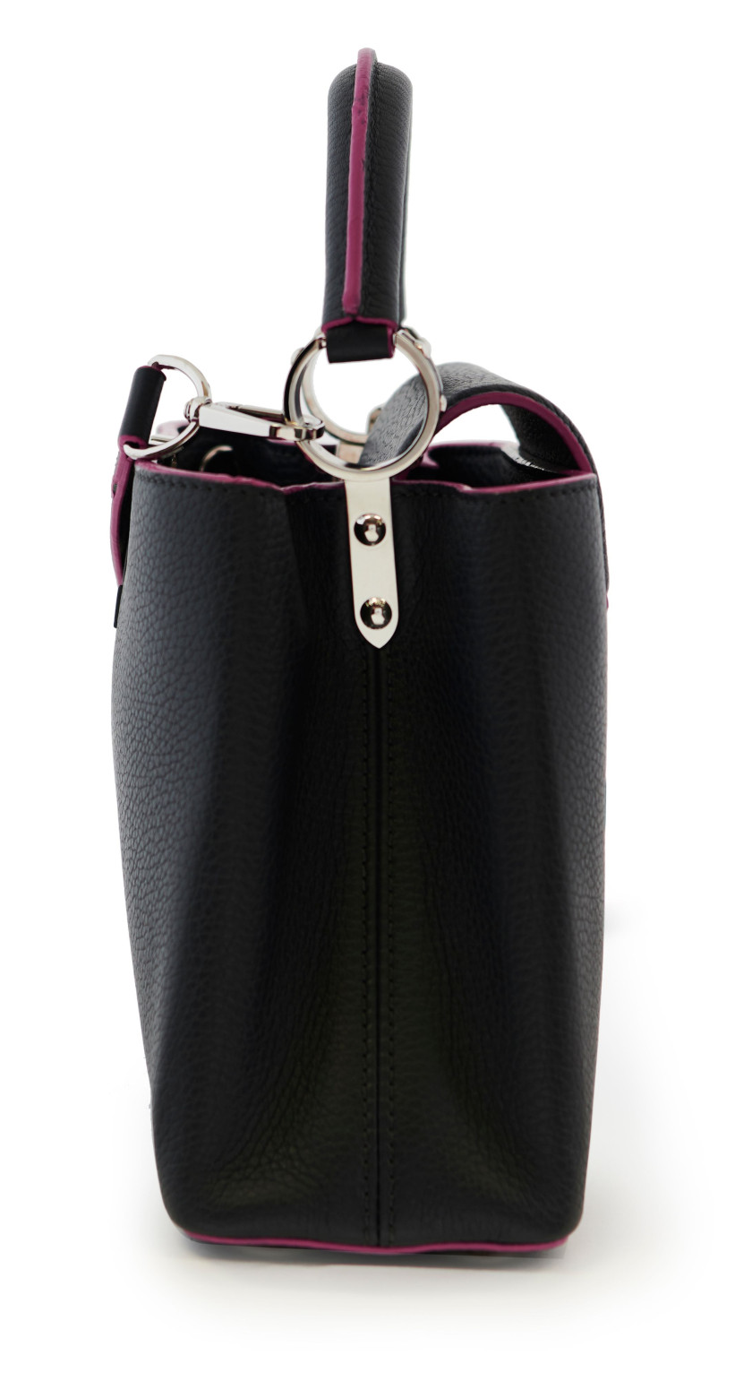 LOUIS VUITTON  2014  Sac CAPUCINES BB  Taurillon noir et rose  Garniture métal argenté Bandoulière Dimensions : 27 x...