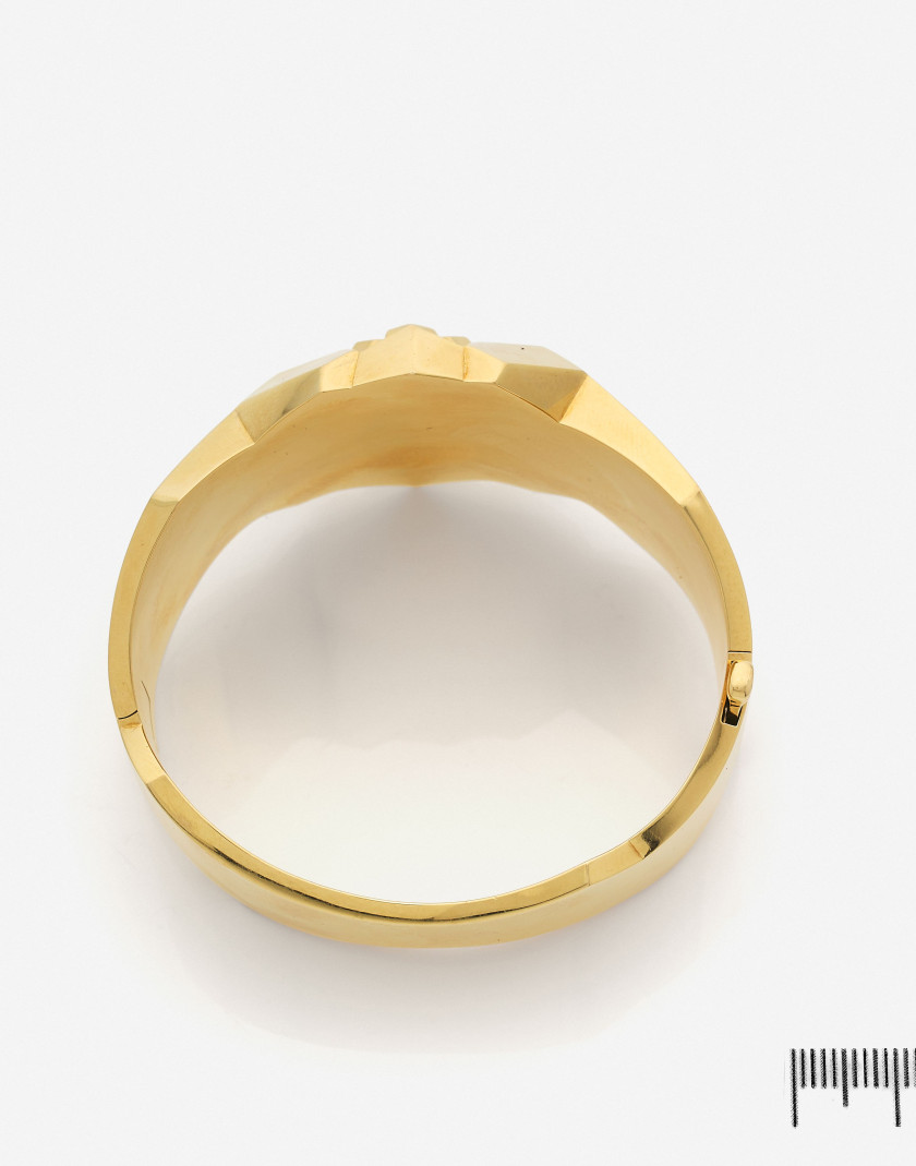 CHANEL  Bracelet manchette "Lion Arty"