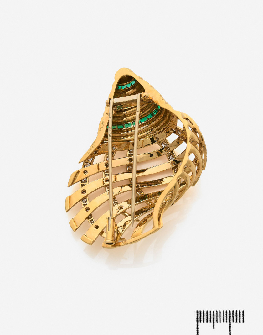 MELLERIO  Clip de corsage coquillage