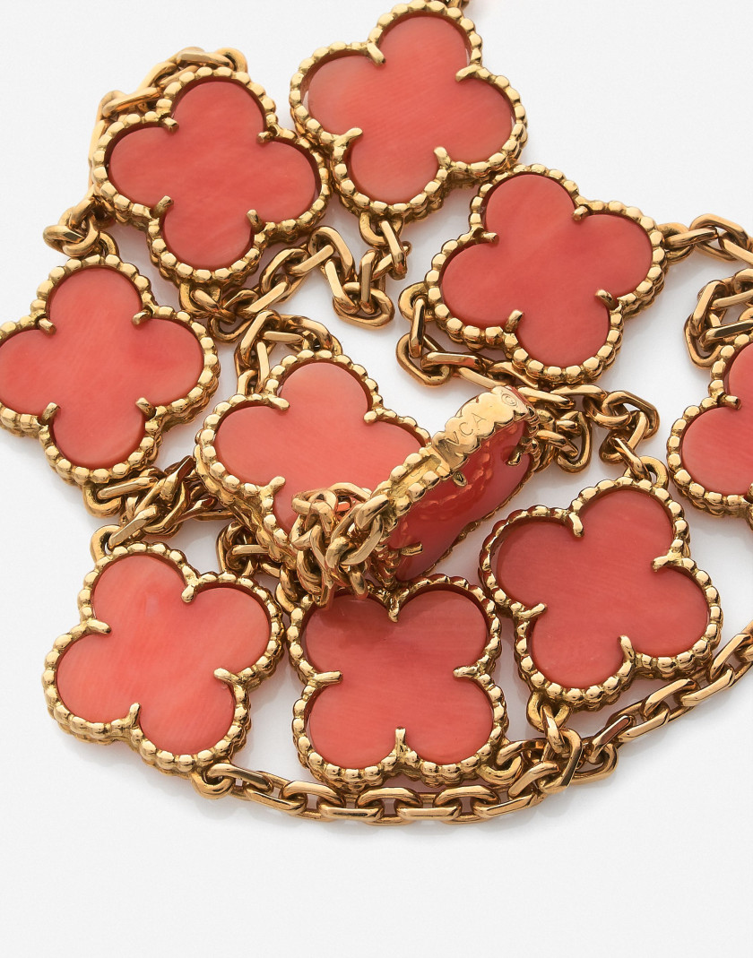 VAN CLEEF & ARPELS  Collier "Alhambra"
