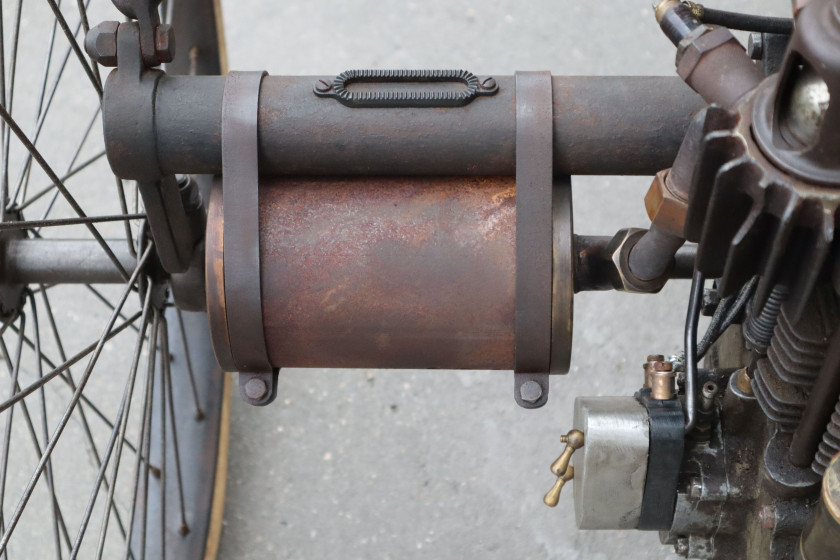 1897 De Dion-Bouton Tricycle  No reserve