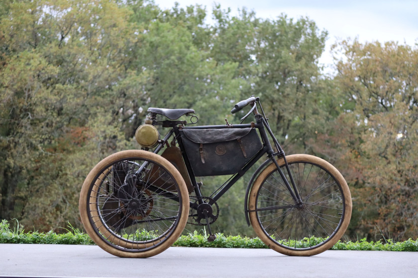 1897 De Dion-Bouton Tricycle  No reserve