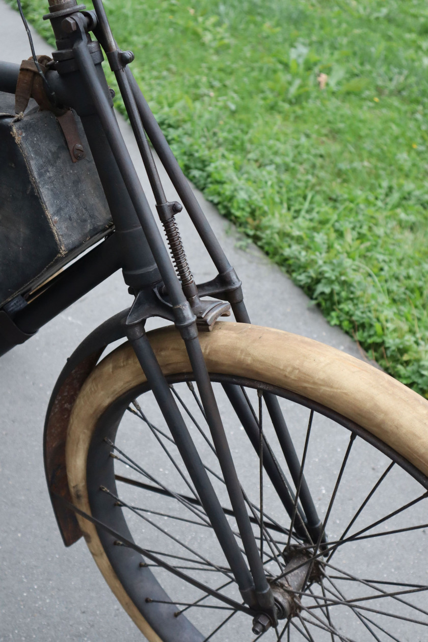 1897 De Dion-Bouton Tricycle  No reserve