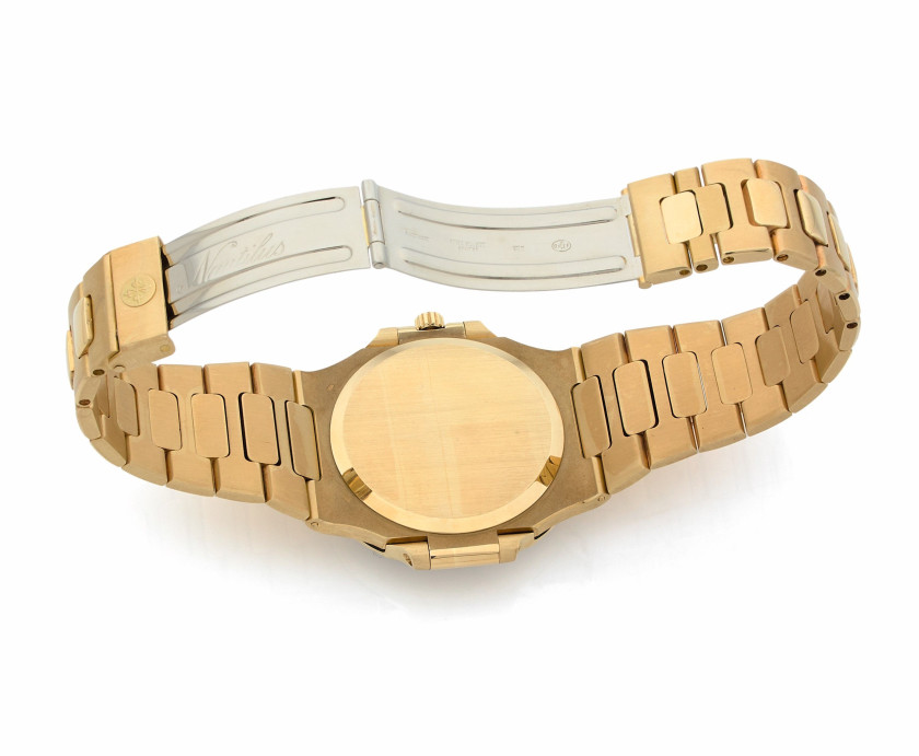 PATEK PHILIPPE  Nautilus, ref. 3700/1J, n° 1307047