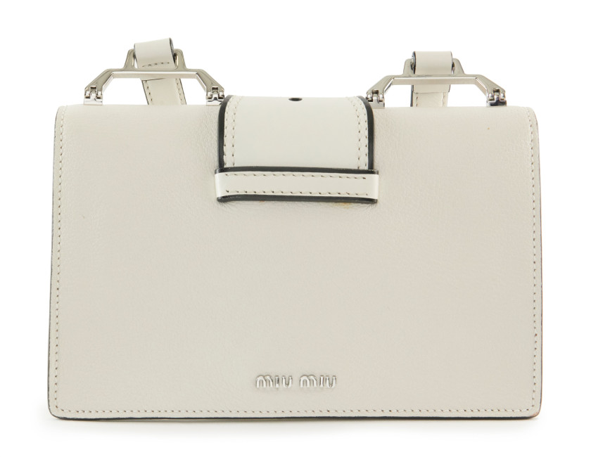 MIU MIU  Sac LADY  Cuir blanc Garniture métal argenté, perles et pierreries Dimensions : 22,5 x 15 x 7 cm  LADY bag...