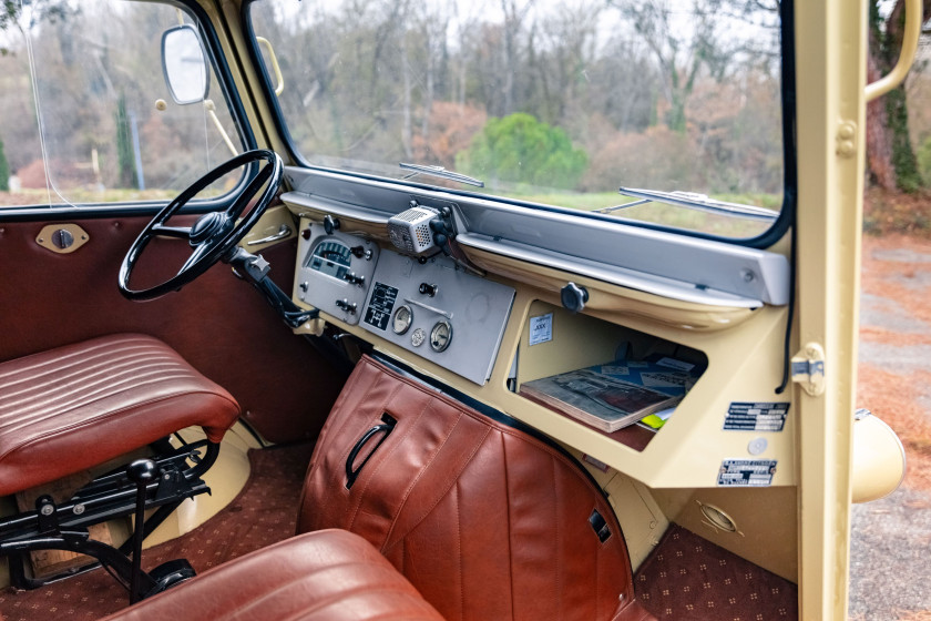 1966 Citroën HY Camping-car par Currus avec son Velosolex  No reserve