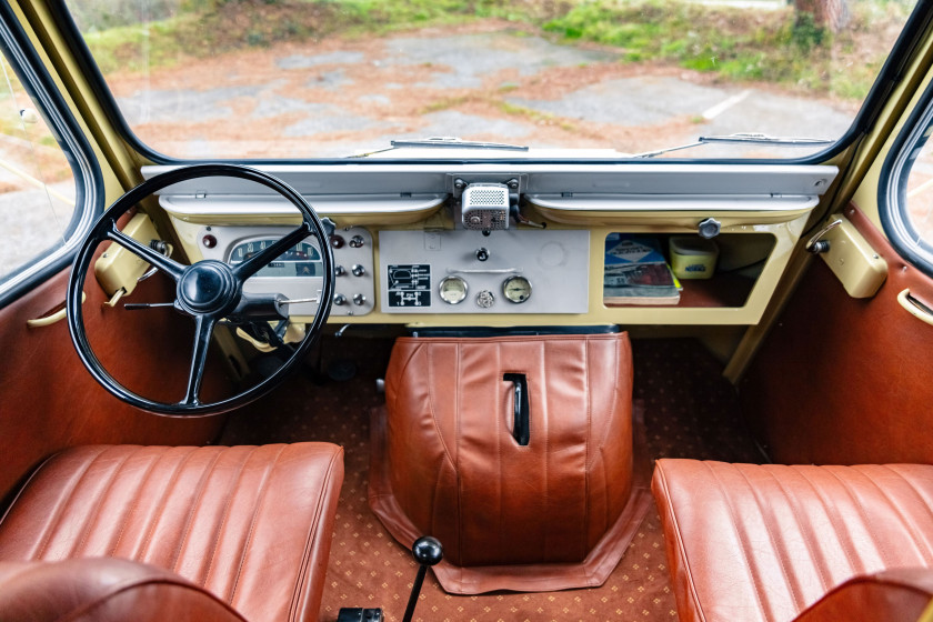 1966 Citroën HY Camping-car par Currus avec son Velosolex  No reserve