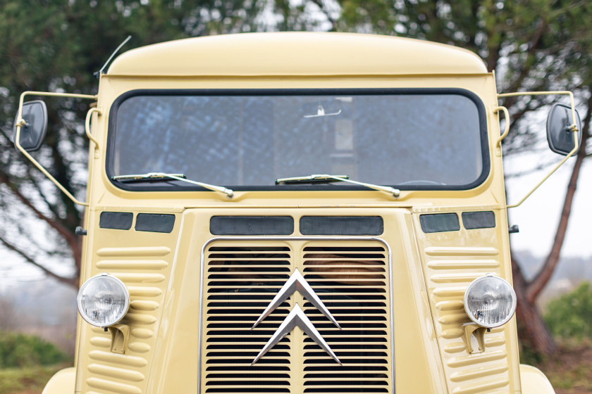 1966 Citroën HY Camping-car par Currus avec son Velosolex  No reserve