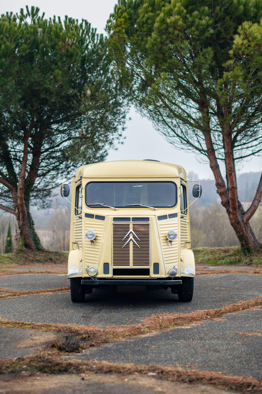 1966 Citroën HY Camping-car par Currus avec son Velosolex  No reserve