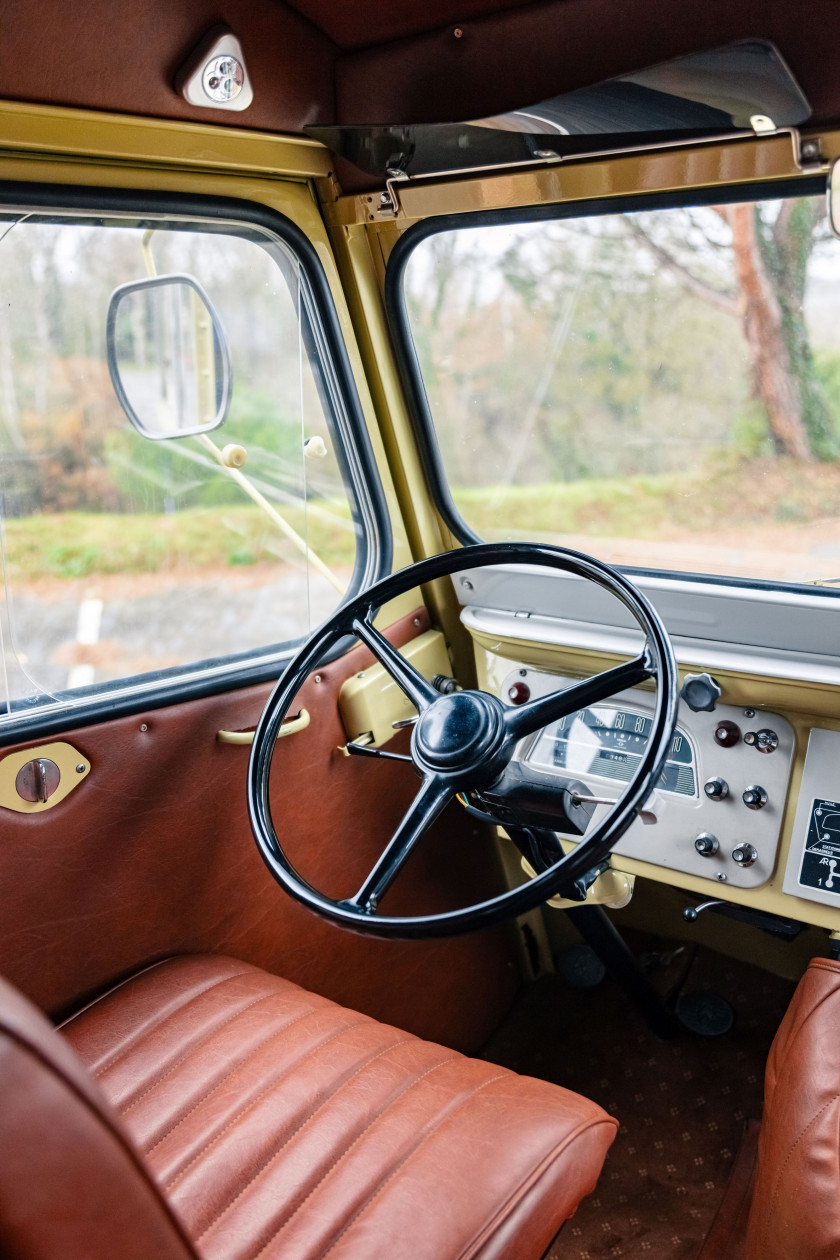 1966 Citroën HY Camping-car par Currus avec son Velosolex  No reserve