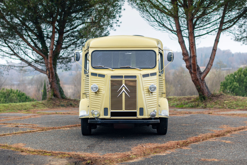 1966 Citroën HY Camping-car par Currus avec son Velosolex  No reserve