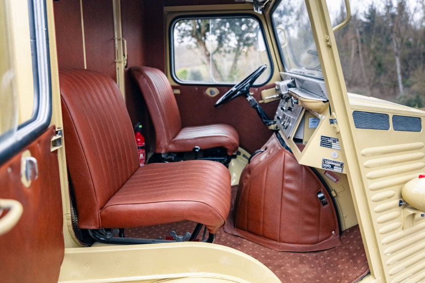 1966 Citroën HY Camping-car par Currus avec son Velosolex  No reserve