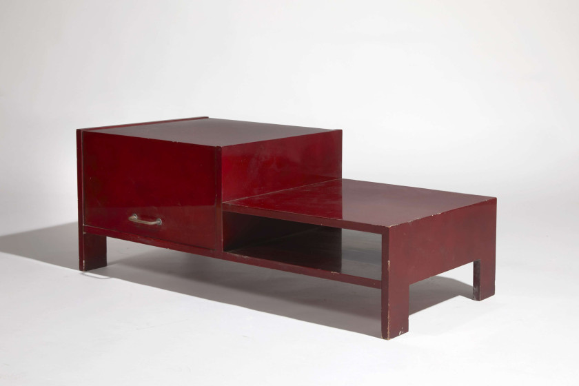 Jacques QUINET (1918-1992) Meuble bas laqué rouge - circa 1960