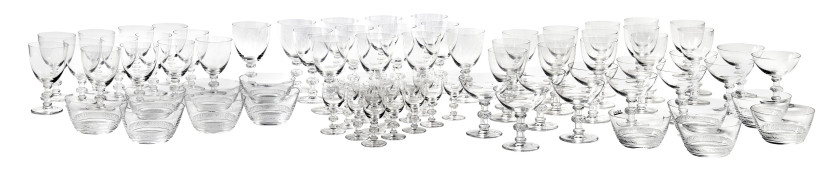 Marc LALIQUE pour LALIQUE France (1900-1977) Service de 78 pièces modèle «Saint Hubert»