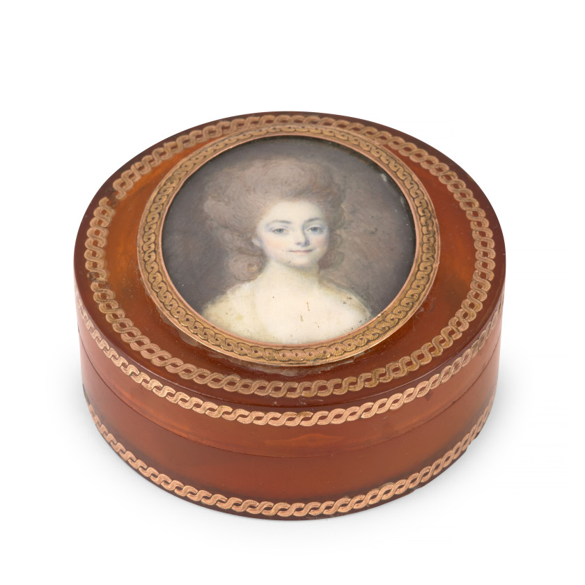 François DUMONT Lunéville, 1751, - Paris, 1831 Portrait de jeune femme, en robe de voile blanc Miniature sur ivoire, de forme ovale