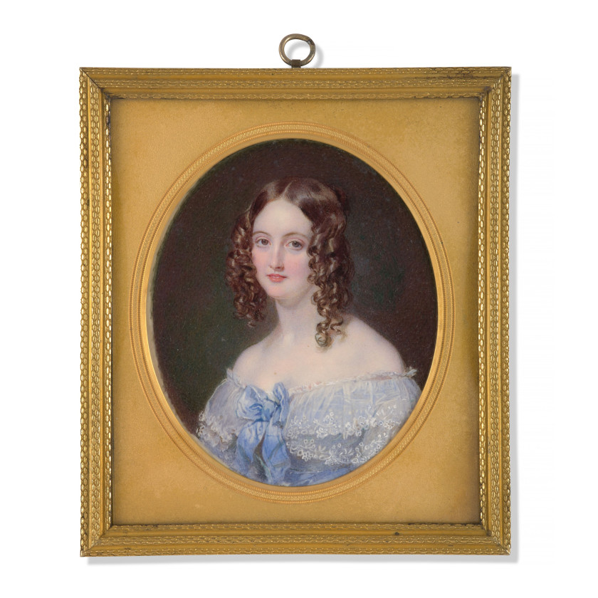 Sir William Charles ROSS Londres, 1794 - Londres, 1860 Portrait de jeune femme à la robe de soie bleue et anglaises retombantes Mini...