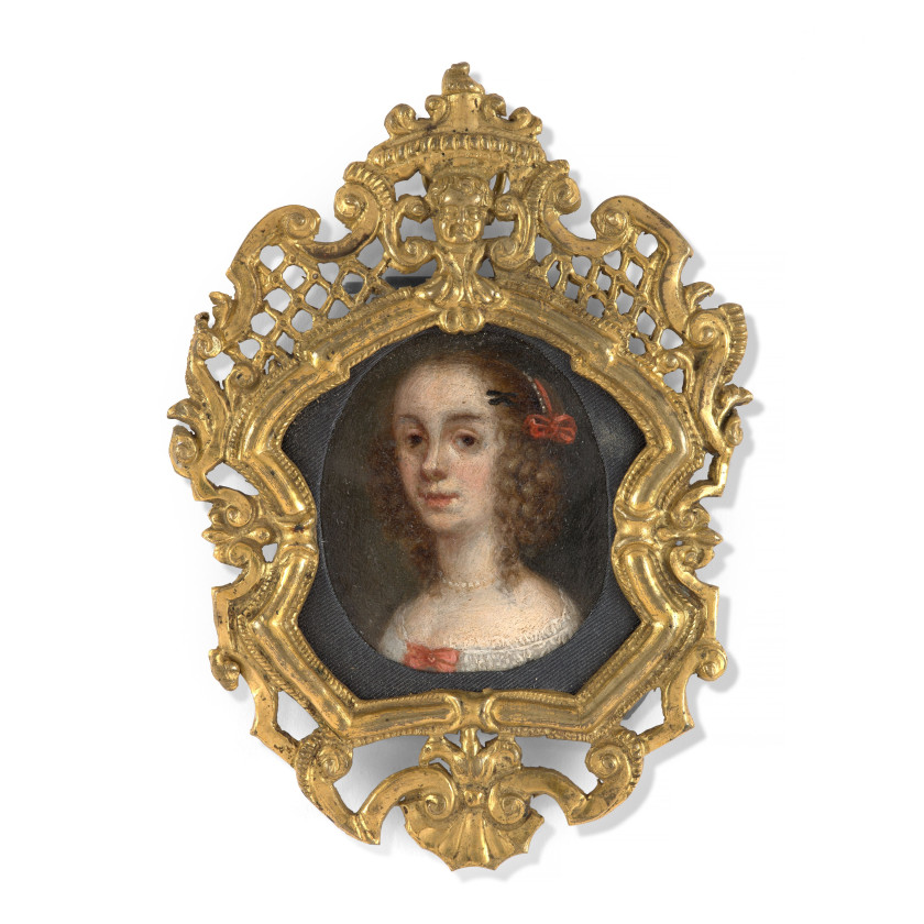 Ecole française du milieu du XVIIe siècle  Portrait de jeune femme au collier de perles Miniature sur cuivre, de forme ovale