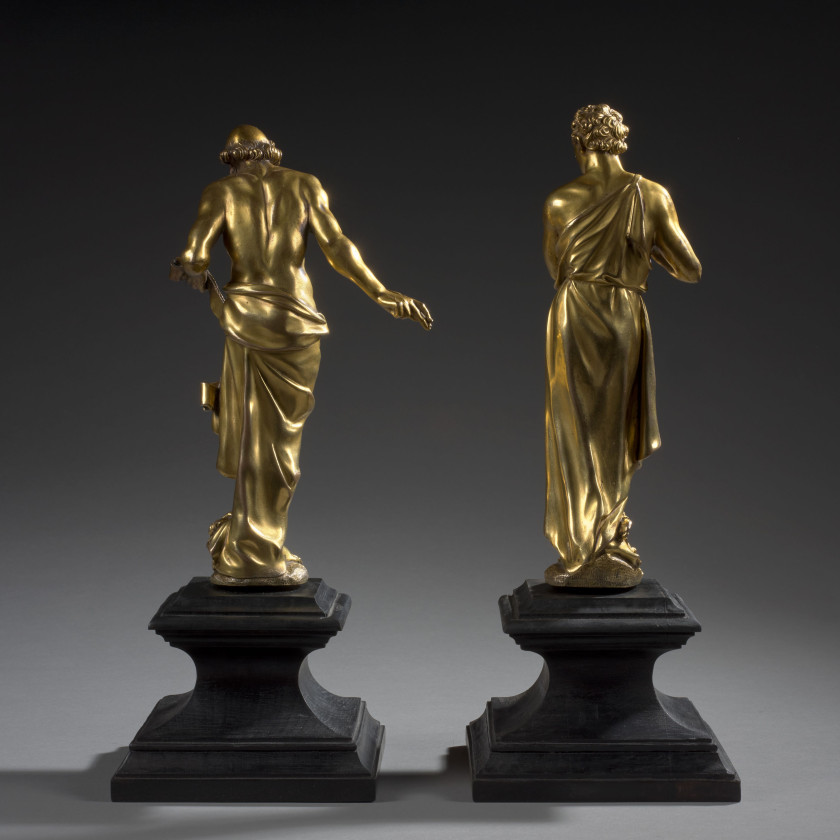 Le maître de Ciechanowiecki Actif vers 1600 Les Evangélistes saint Marc et saint Matthieu Paire de bronzes dorés