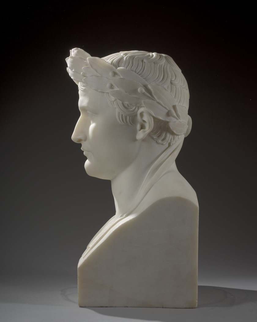 Ateliers de Carrare vers 1807-1810 Modèle d'Antoine Denis Chaudet Buste de Napoléon 1er lauré, en hermès Marbre blanc de Carrare