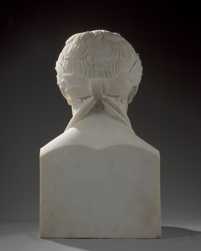 Ateliers de Carrare vers 1807-1810 Modèle d'Antoine Denis Chaudet Buste de Napoléon 1er lauré, en hermès Marbre blanc de Carrare