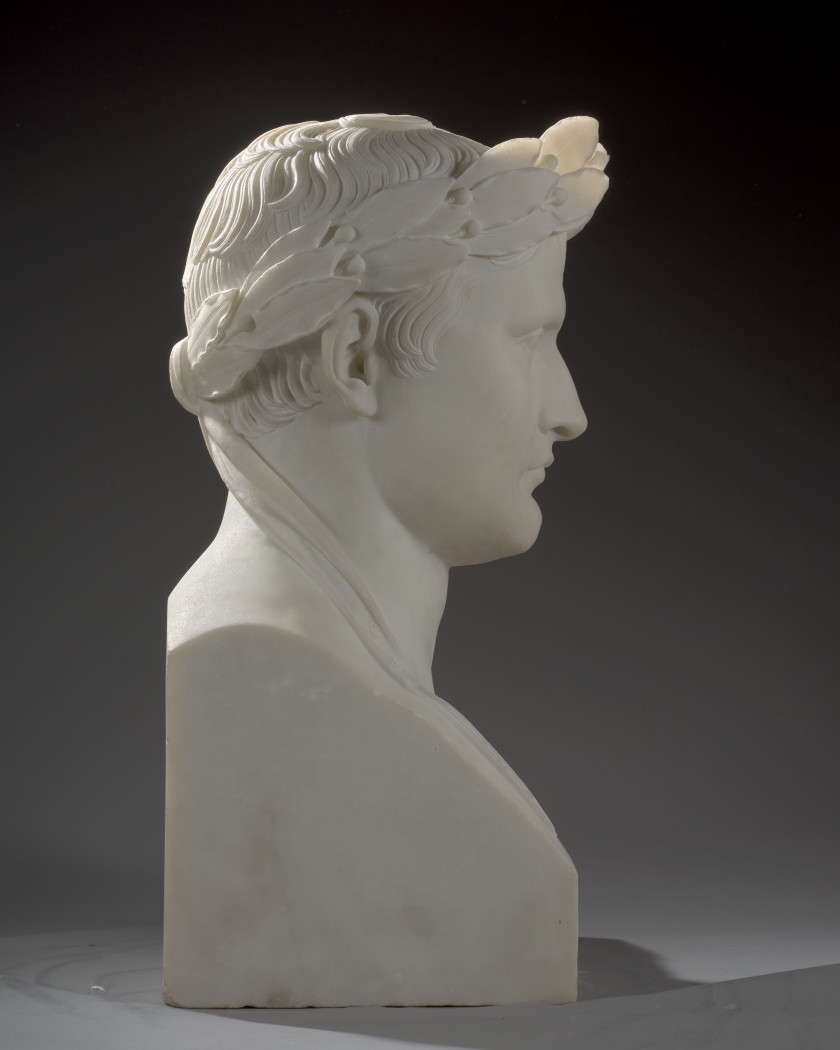 Ateliers de Carrare vers 1807-1810 Modèle d'Antoine Denis Chaudet Buste de Napoléon 1er lauré, en hermès Marbre blanc de Carrare