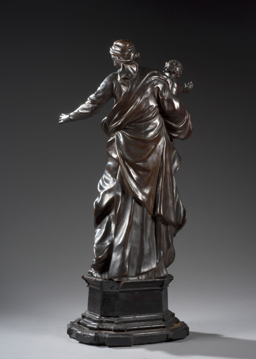 Alessandro ALGARDI, dit L'ALGARDE Bologne, 1598 - Rome, 1654 Vierge à l'enfant Bronze à patine brun nuancé