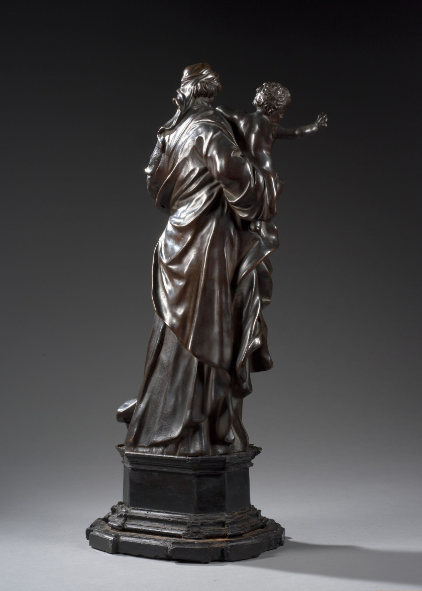 Alessandro ALGARDI, dit L'ALGARDE Bologne, 1598 - Rome, 1654 Vierge à l'enfant Bronze à patine brun nuancé